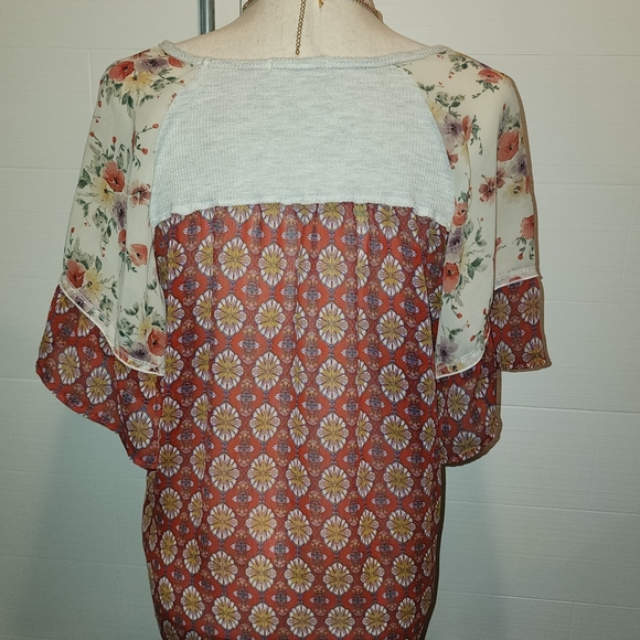 Hummingbird Floral and Gray Blouse - Picture 7 of 12